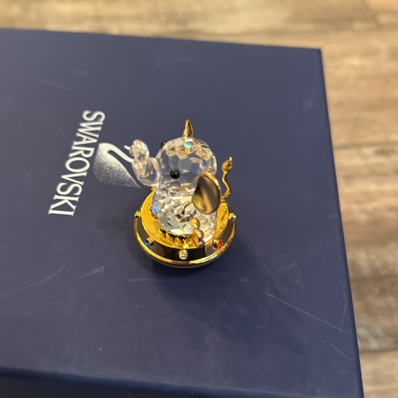 Swarowski mint condition elephant with gold ears. - Picture 2 of 4